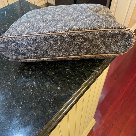 Yves Saint Laurent Patterned Gray and Tan Tote - Picture 5 of 13